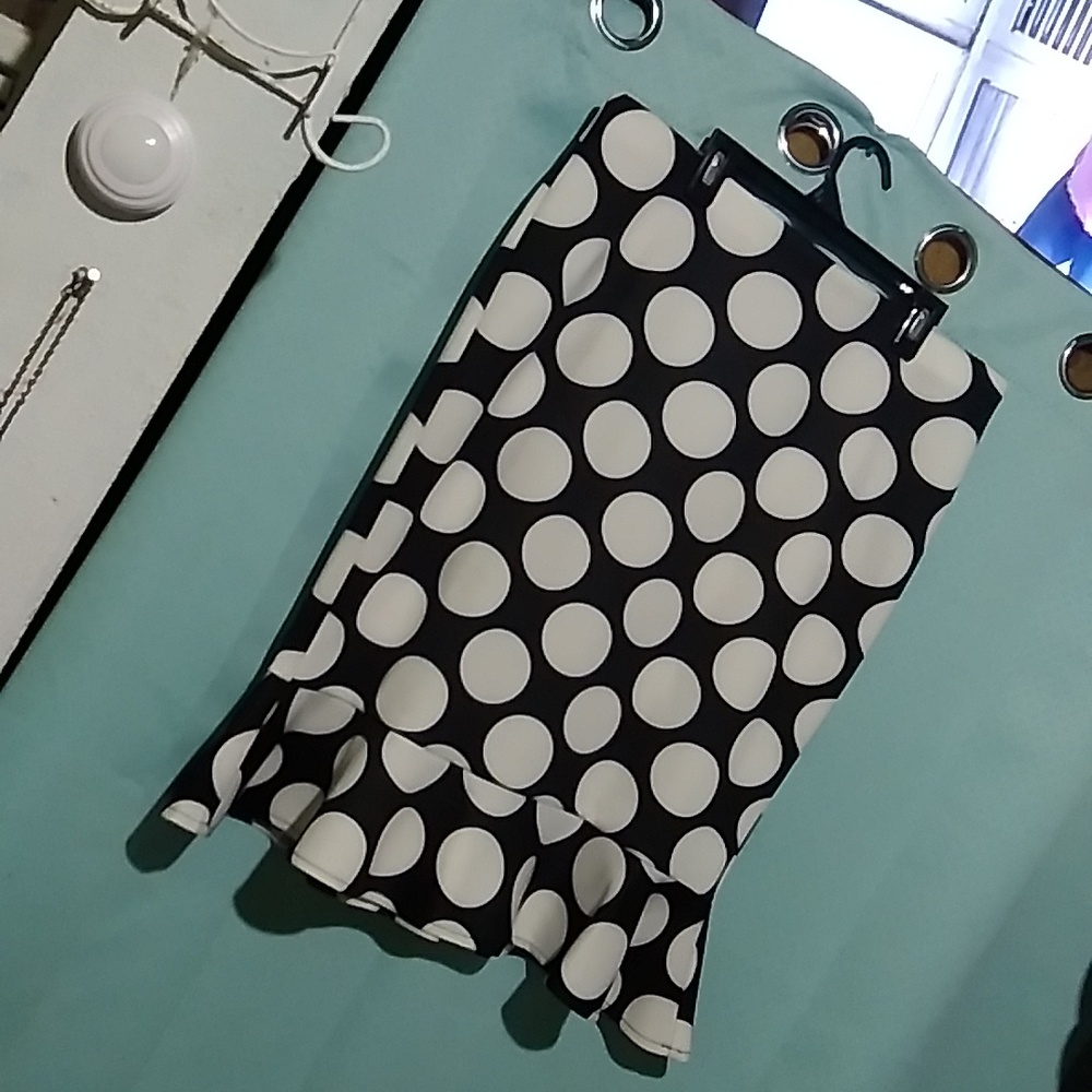 NYCC NEW YORK CLOTHING CD POLKADOT SKIRT SIZE LARGE